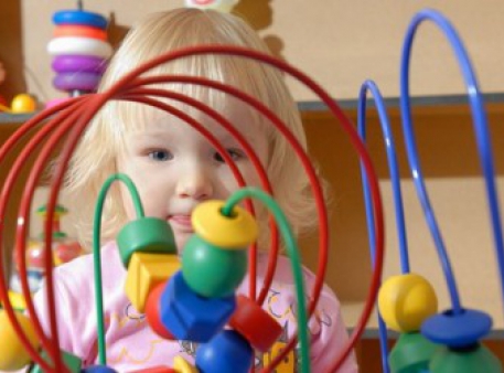 Выбираем развивающие игрушки по возрасту ребенка