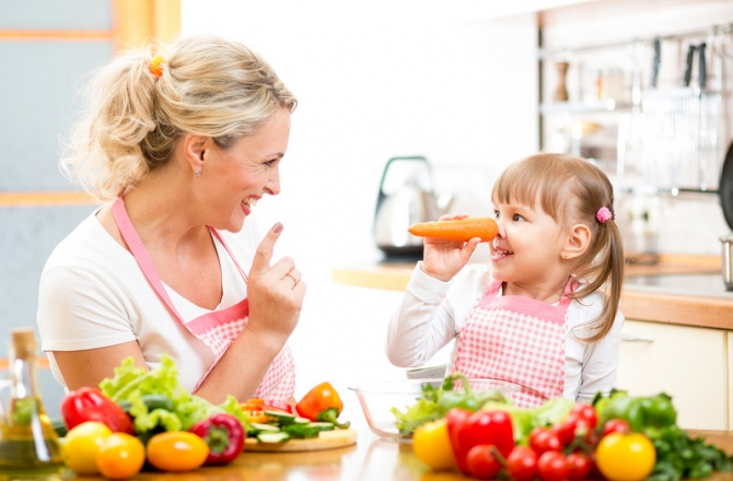 Нужно ли учить ребенка готовить еду?