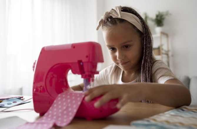 Развитие ребенка через творчество: как помогает швейная фурнитура