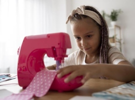 Развитие ребенка через творчество: как помогает швейная фурнитура
