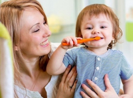 Учим малышей правильно чистить зубки