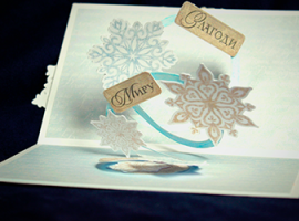 Зимняя pop-up открытка со снежинками внутри 
