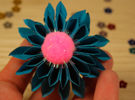 Цветок-василек в стиле оригами - развитие точности 